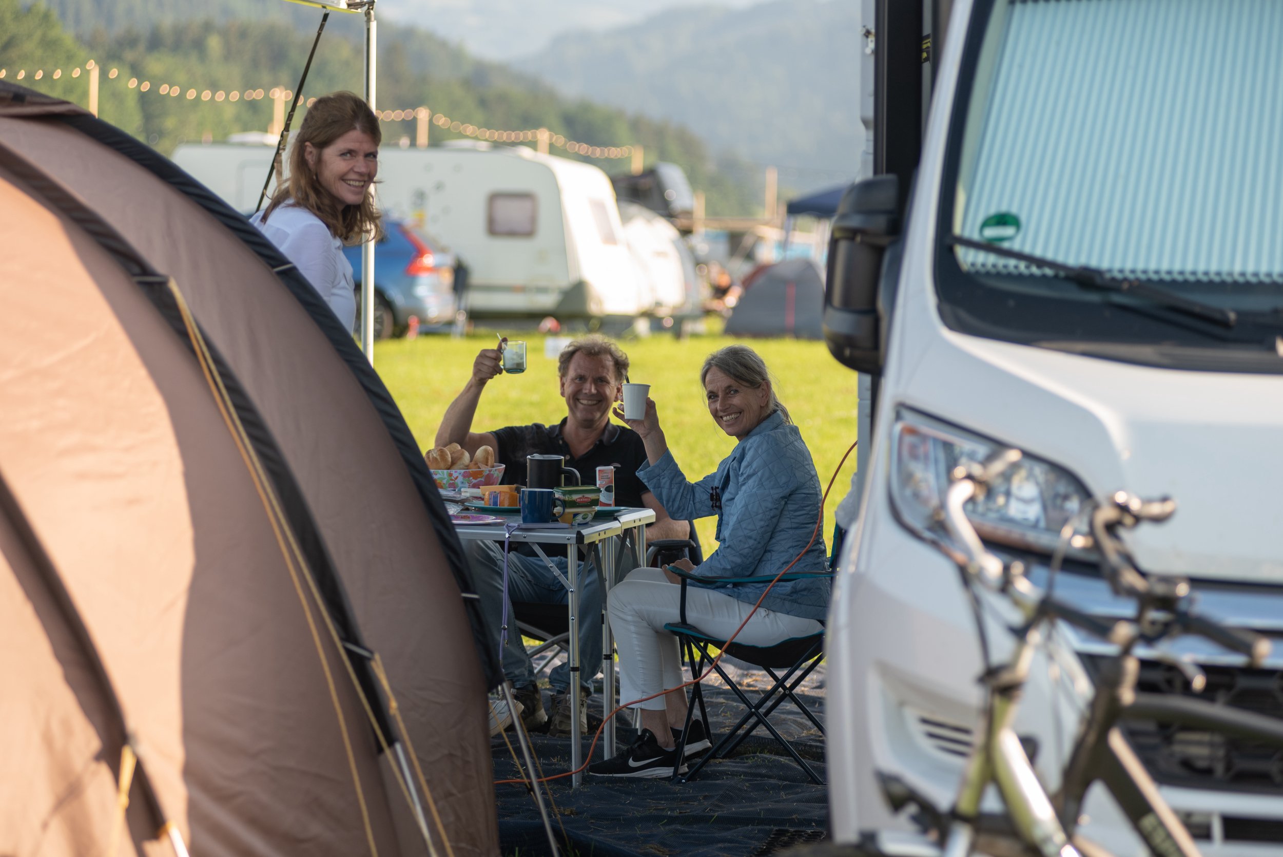 Kom en verblijf op de meest comfortabele camping in Imola – boek uw accommodatie bij GPtents! Ons kamp ligt in het hart van de Italiaanse regio Emilia-Romagna. Gelegen te midden van weelderig groen en omgeven door prachtige natuurlijke landschappen, biedt dit kamp een unieke en onvergetelijke ervaring voor natuurliefhebbers en liefhebbers van het buitenleven.