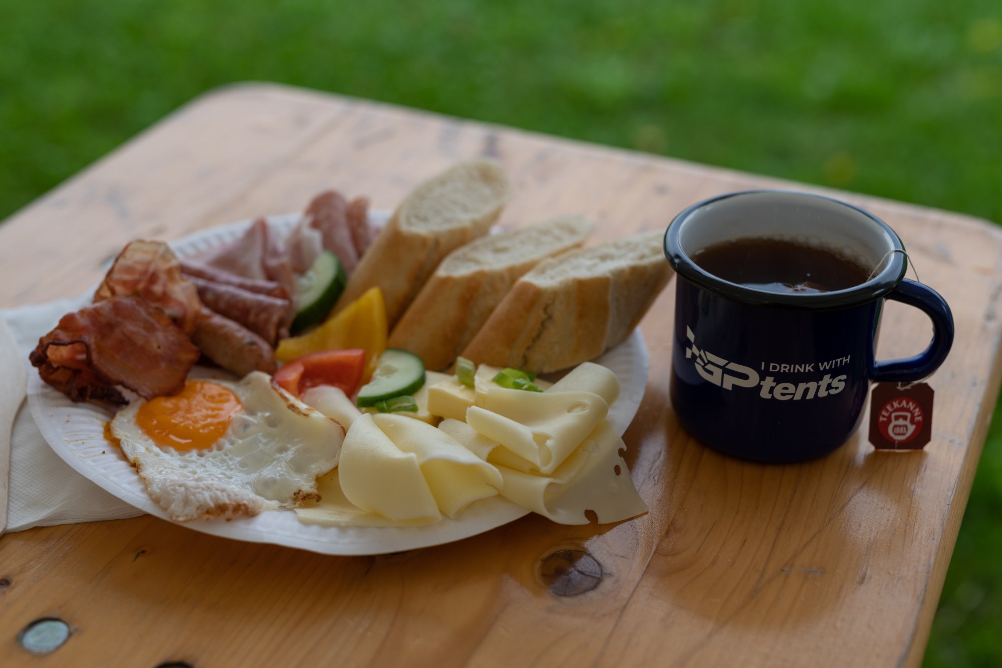 <p>Luxurious continental breakfast is included for the Hotel Tents guests.</p>
